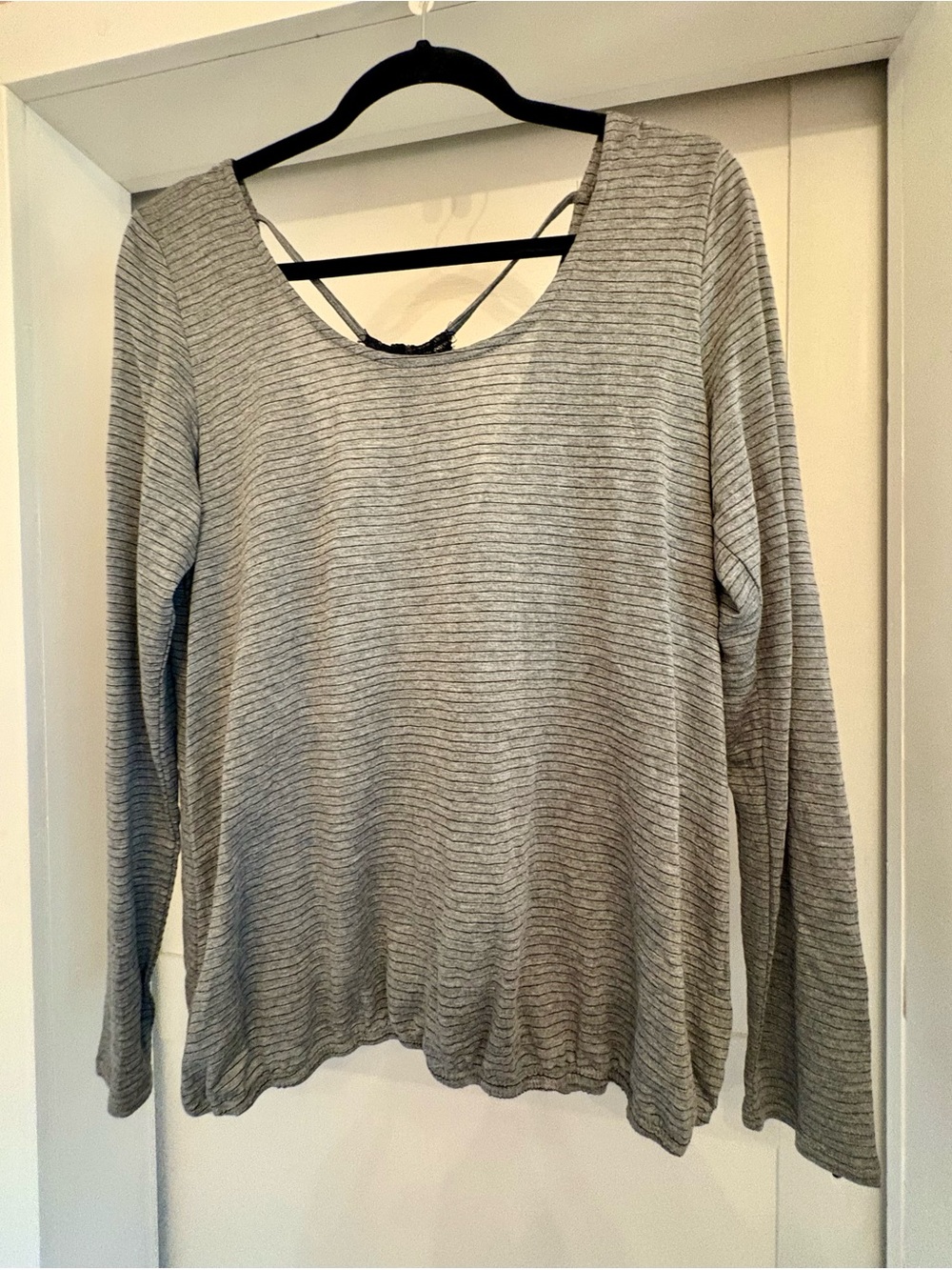 Jessica Simpson Light Gray Striped Long Sleeve Scoop Neck Top
